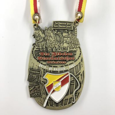 Wholesale Souvenir Colourful Merriment Carnival Karnevalsorden Medal Manufacturers Medals With Silk Screen Printing Lanyard